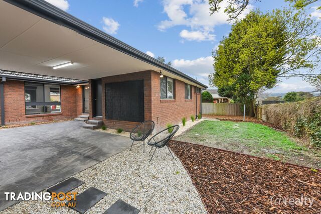 5 Tench Rise Endeavour Hills VIC 3802