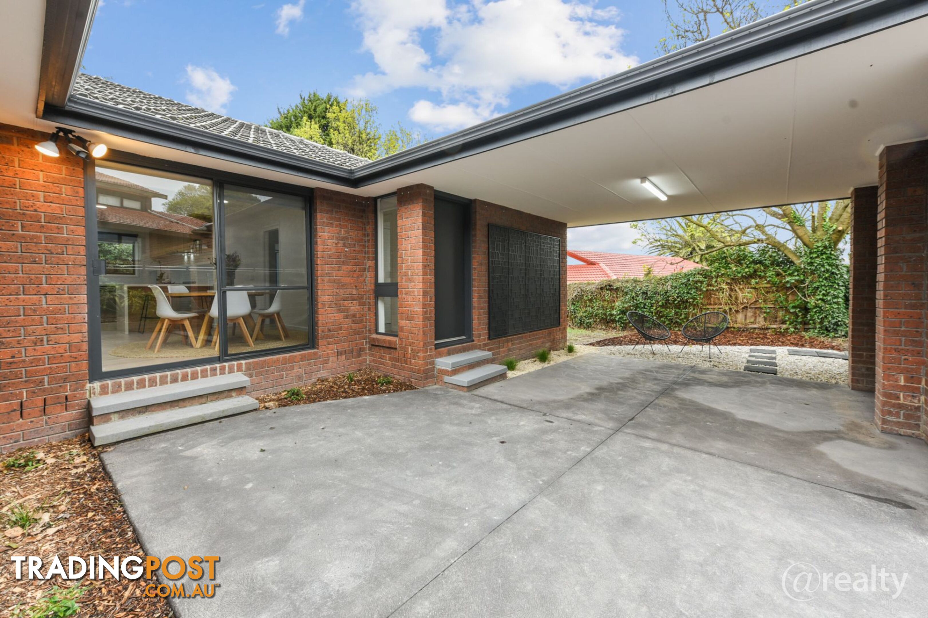 5 Tench Rise Endeavour Hills VIC 3802