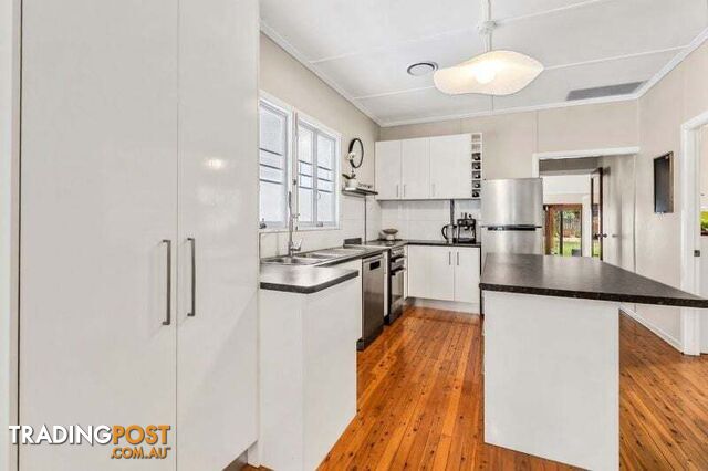 16 Agnew Street Sandgate QLD 4017 - photo 4 of 17