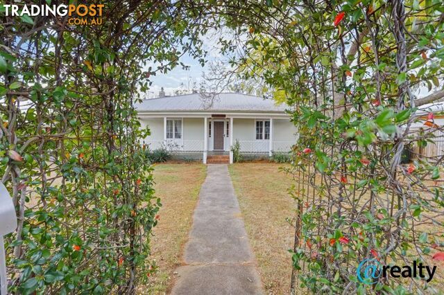 28 Knight Street Kingaroy QLD 4610 - photo 2 of 35