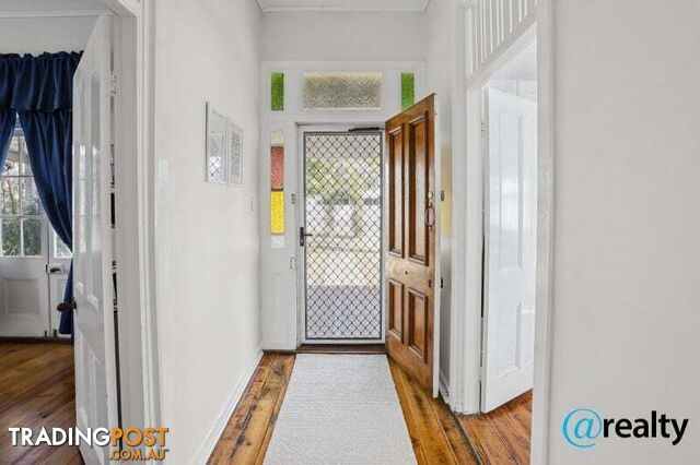 28 Knight Street Kingaroy QLD 4610 - photo 5 of 35