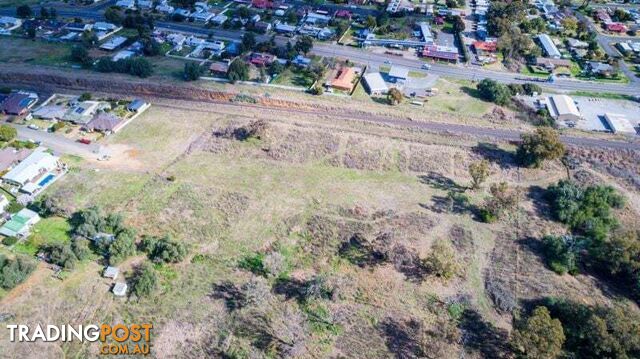 24 Woodside Road East Tamworth NSW 2340