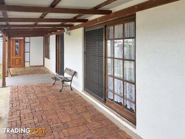 29 Bond Street Moffatdale QLD 4605 - photo 3 of 25
