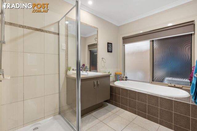 8 Paramu Court Tooradin VIC 3980