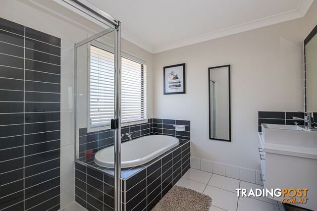 72 Biggs Avenue Beachmere QLD 4510