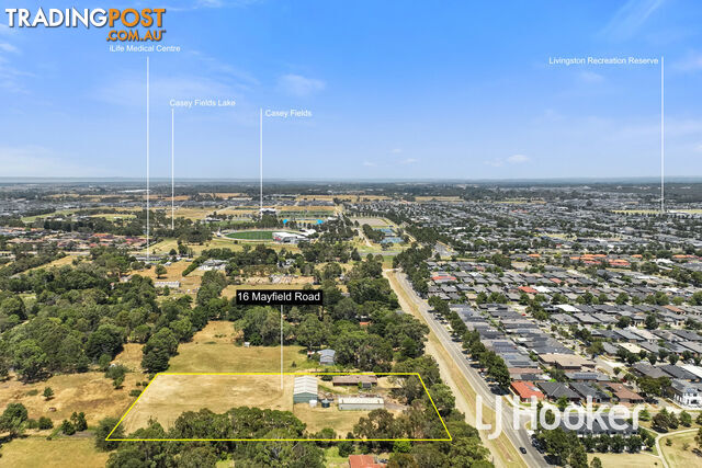 16 Mayfield Road CRANBOURNE EAST VIC 3977 - photo 5 of 9