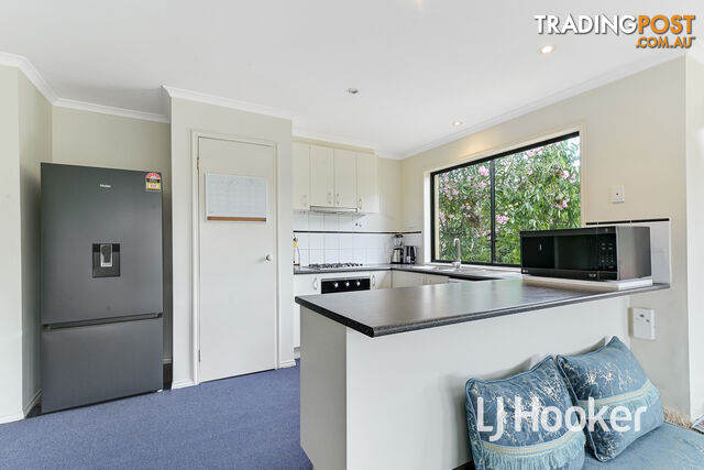 9 Eglinton Close BERWICK VIC 3806 - photo 2 of 18