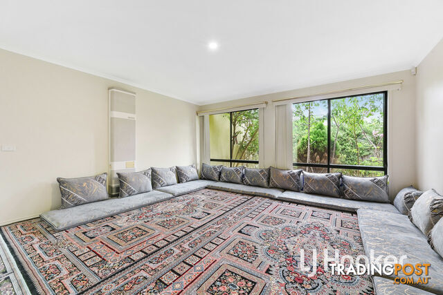 9 Eglinton Close BERWICK VIC 3806 - photo 5 of 18
