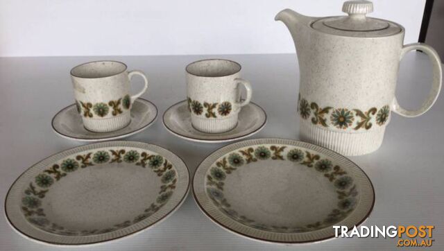 Poole teapot 2 cups & saucers 2 side plates Argosy pattern Vinta