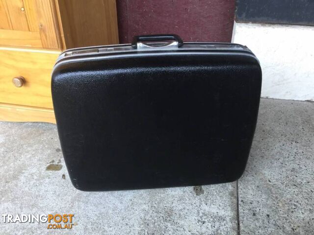 Suitcase Stonite brand hard case Perfect inside No key W 55