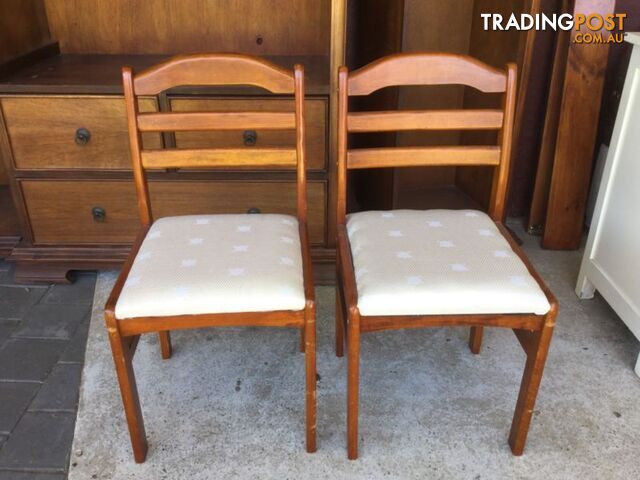 2 dining chairs 2 for $20