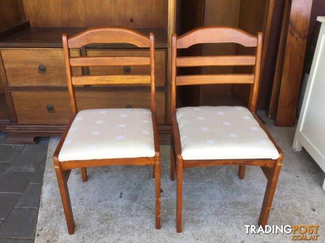 2 dining chairs 2 for $20