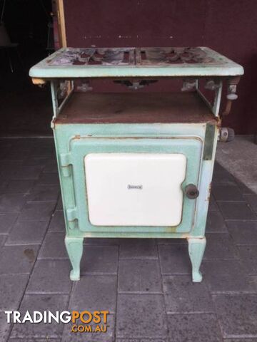 Old vintage Parkinson gas oven Ready for restoration Not in u