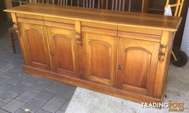 Sideboard Buffet Teak 4 door 4 Drawer. Nice solid unit. Indonesia