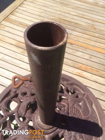 Umbrella Base cast iron Base D 47cm Post size 4cm $30 - photo 2 of 3