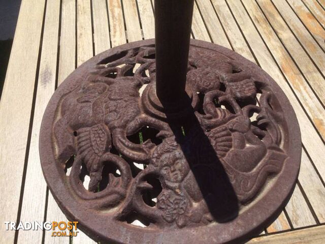 Umbrella Base cast iron Base D 47cm Post size 4cm $30 - photo 3 of 3
