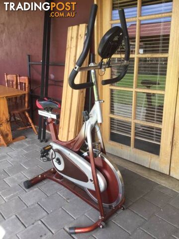Spin bike exercise bike Very Good condition.