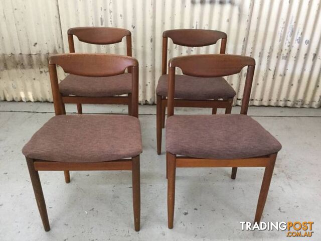 Set of 4 vintage mid century dining chairs Danish style Seat hei