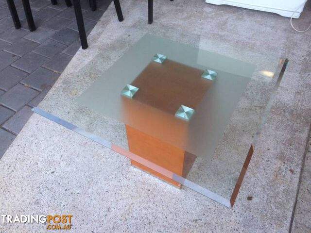 Lamp table coffee table Heavy piece. Thick beveled edge glass top