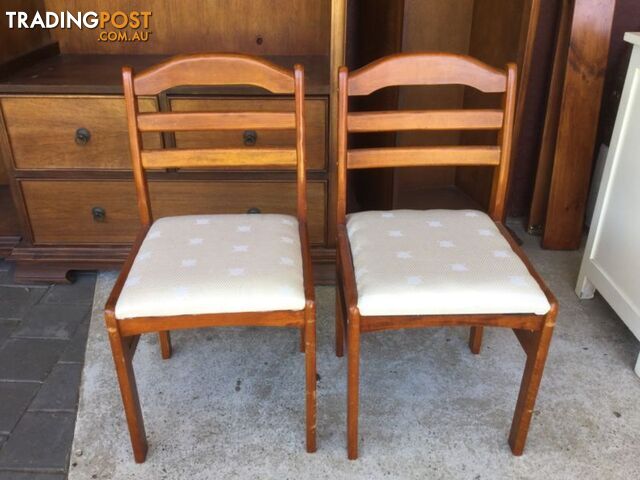 2 dining chairs 2 for $20