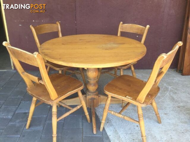 5 piece pine dining setting round table