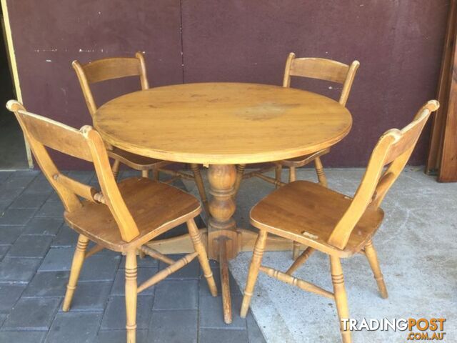 5 piece pine dining setting round table