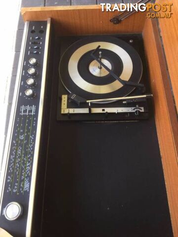 AWA turntable & radio in cabinet Vintage No speakers it works Cab - photo 4 of 7