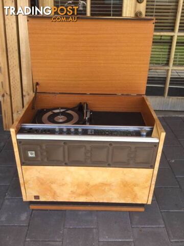 AWA turntable & radio in cabinet Vintage No speakers it works Cab - photo 3 of 7