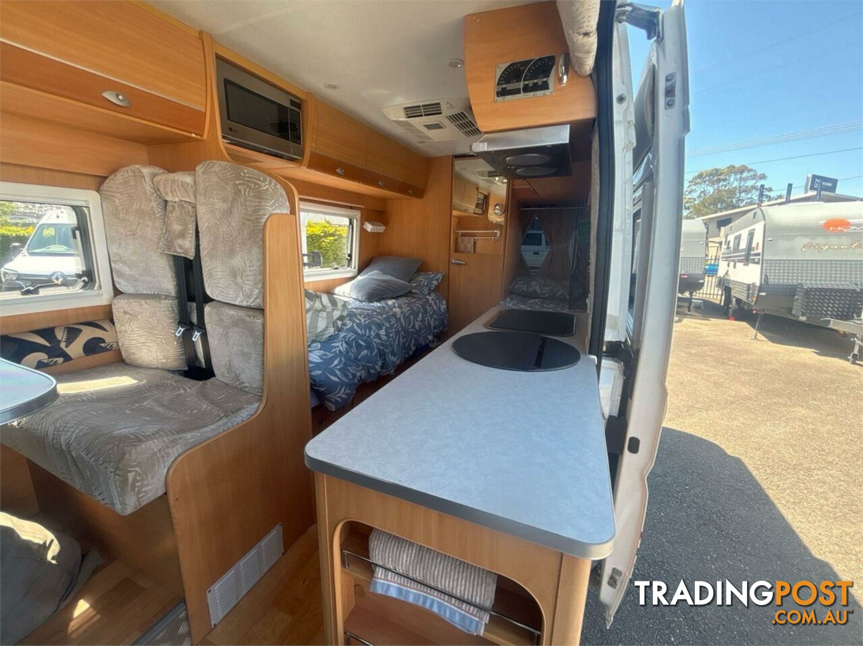 2012 AVAN Applause Motor Home