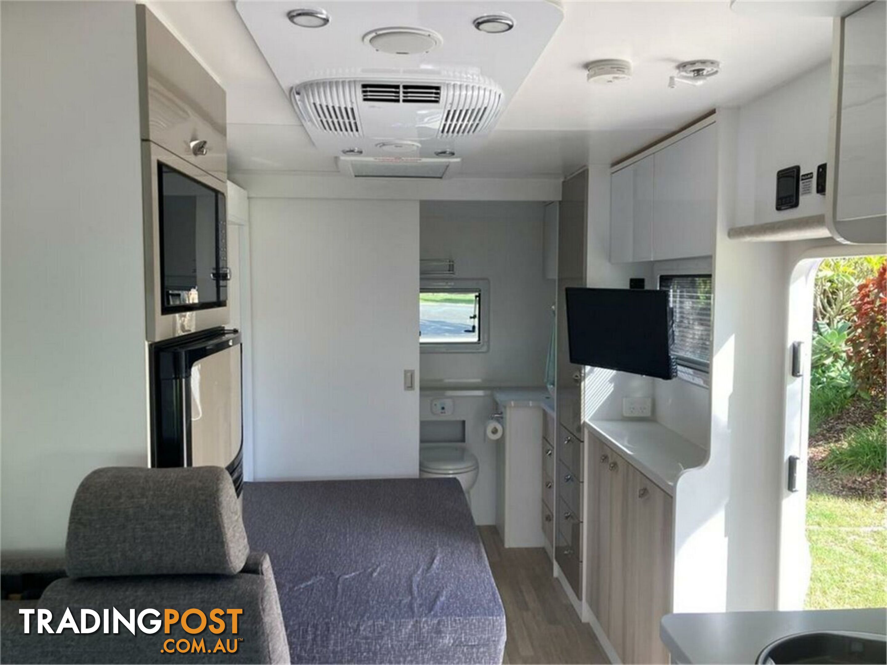 2021 Sunliner Switch S442 Motor Home