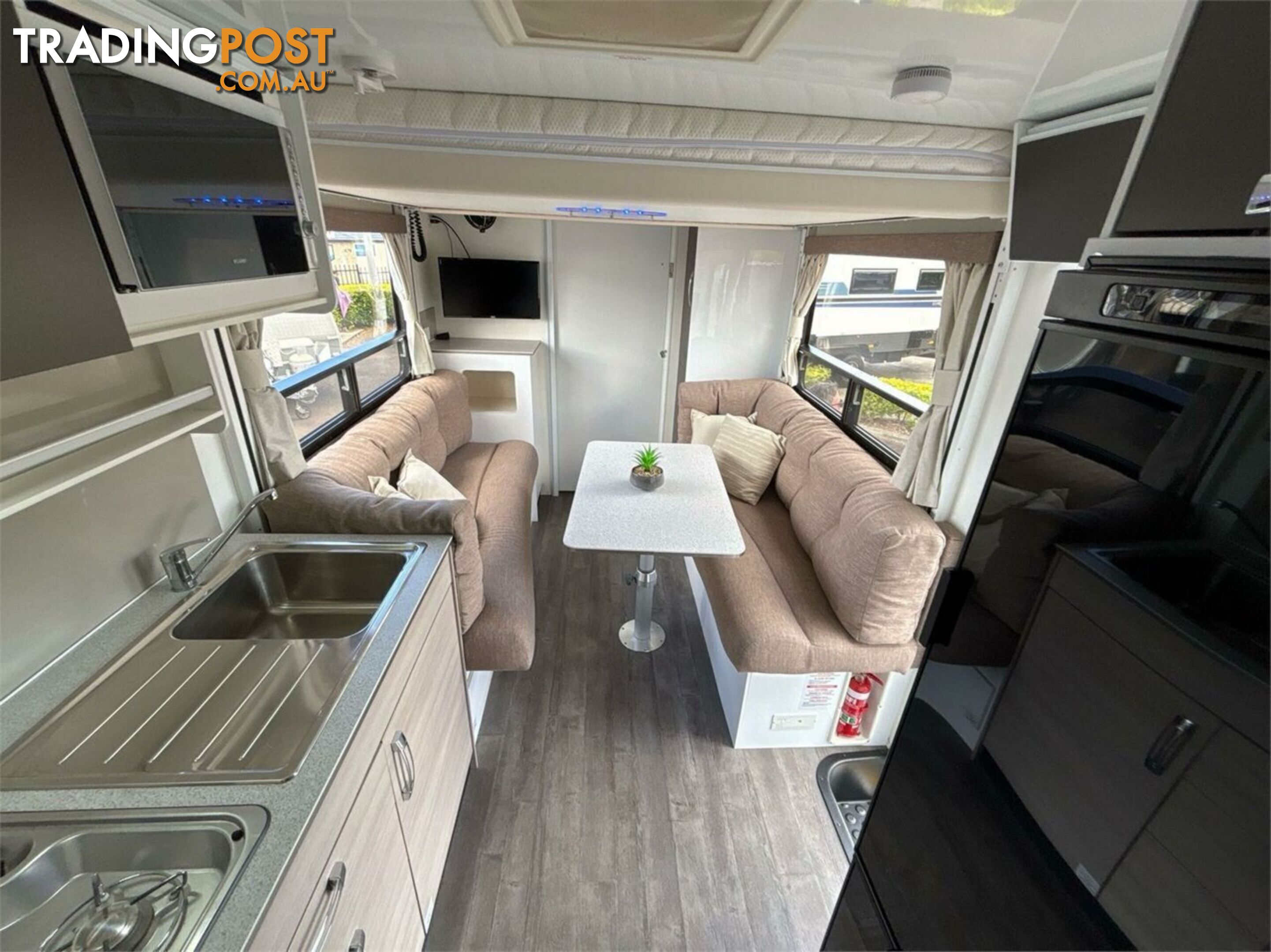 2020 Avida Leura B6712 Motor Home