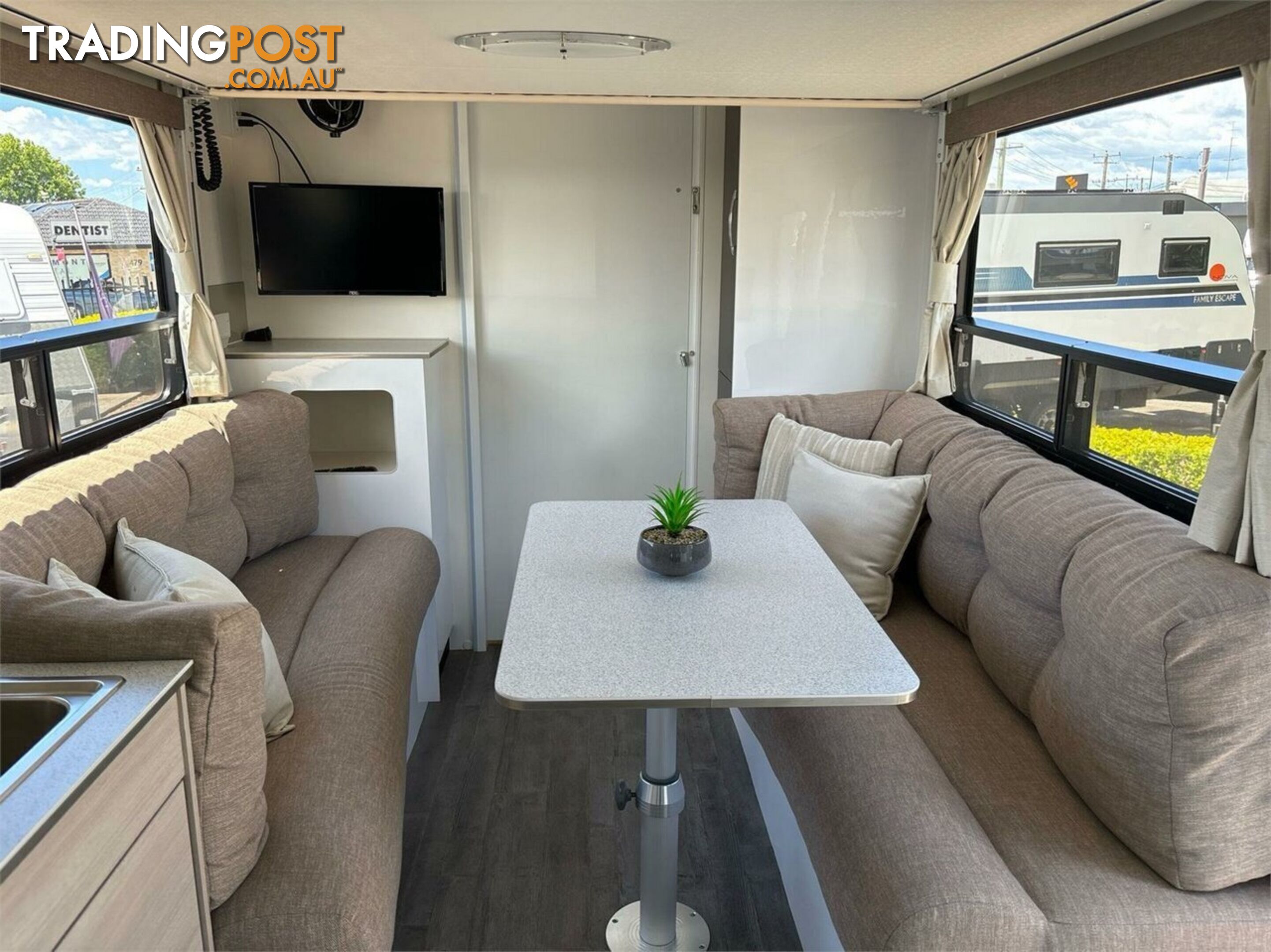 2020 Avida Leura B6712 Motor Home