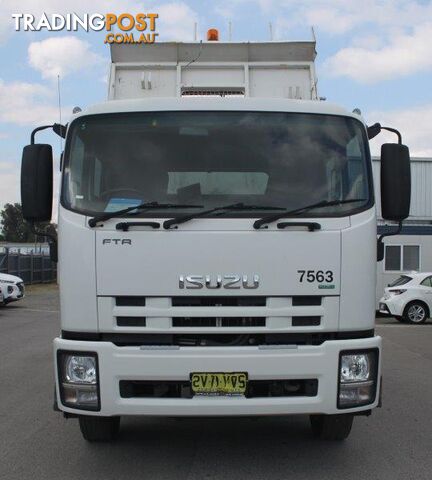 2011 Isuzu FTR Crew Cab - photo 2 of 17