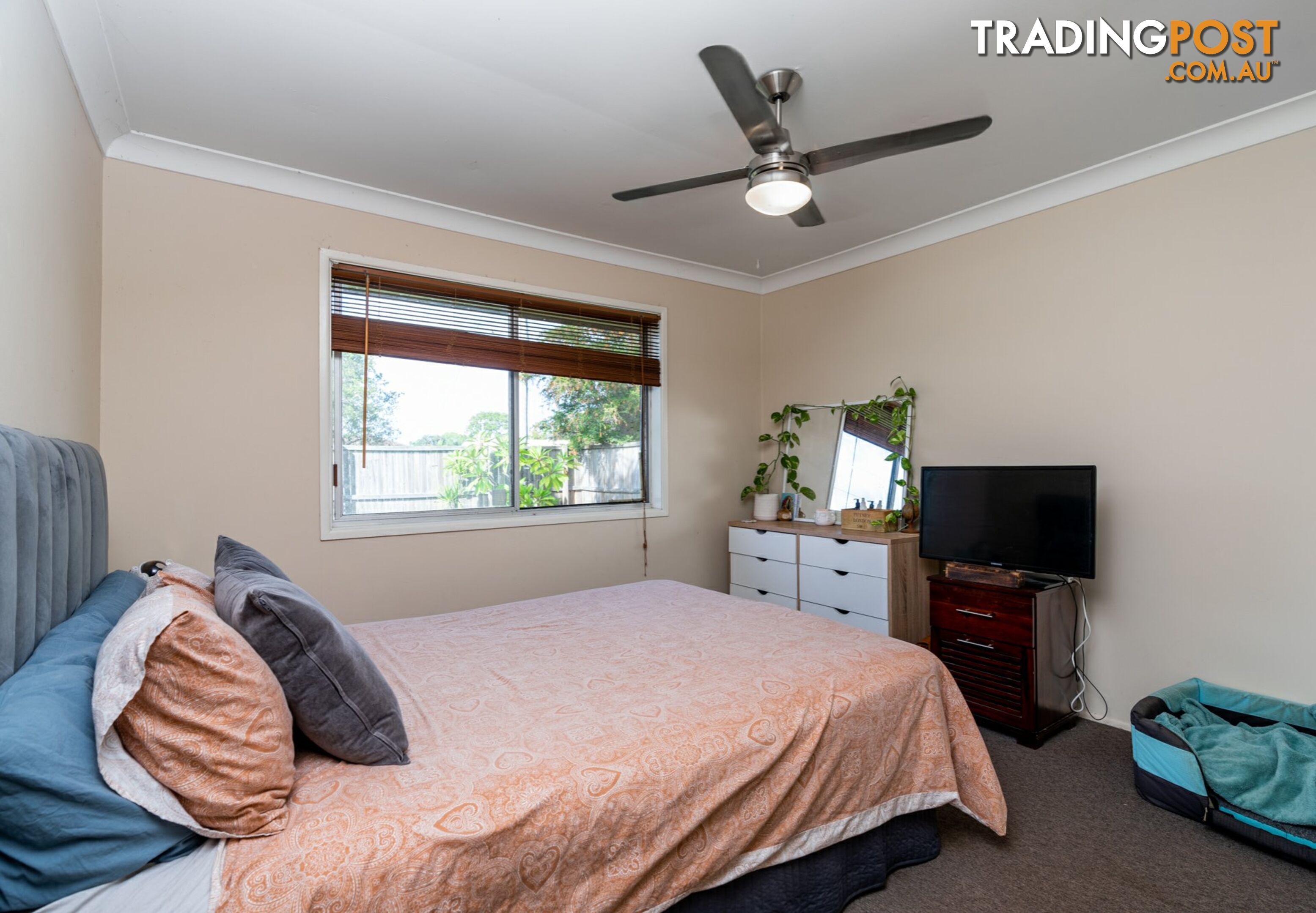 96 Waratah Drive CRESTMEAD QLD 4132