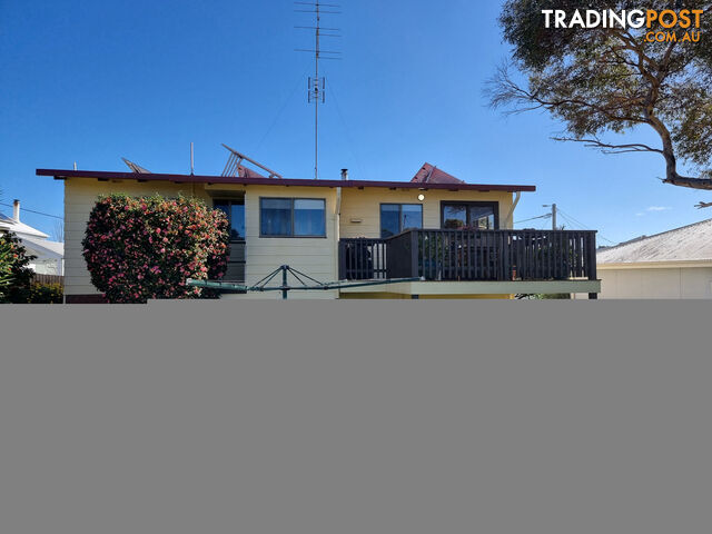 6 Tanjil Grove LAKES ENTRANCE VIC 3909