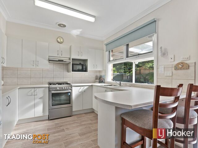 6 Macrae Court LAKES ENTRANCE VIC 3909