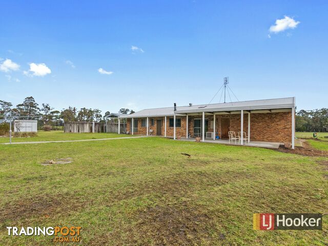 24 Thoms Road WAIREWA VIC 3887