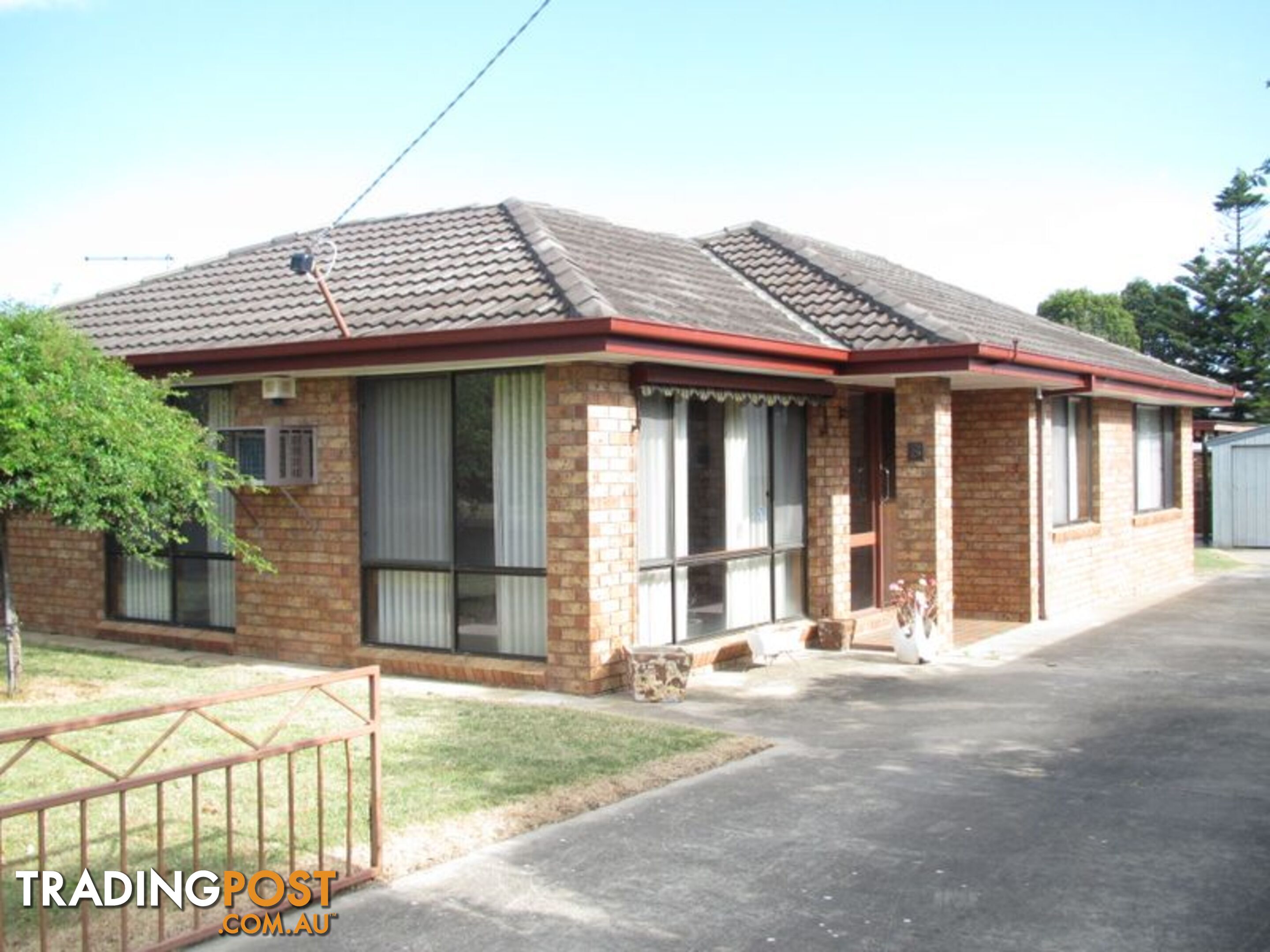 8 Jefferson Avenue LAKES ENTRANCE VIC 3909