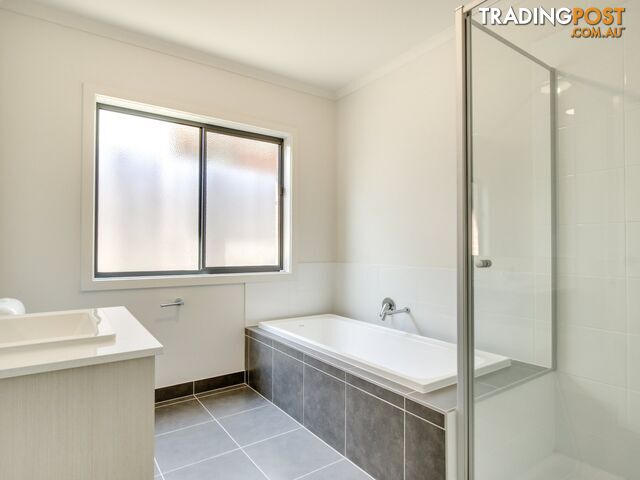 11 Ewing Court LAKES ENTRANCE VIC 3909