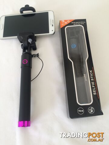 Wired selfie stick for iPhone and Samsung 