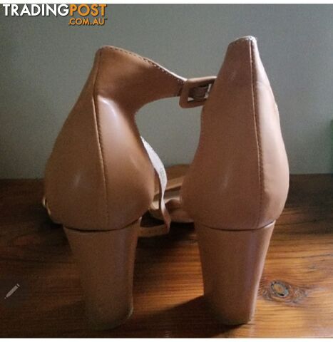 Mollini Gessie tan heels