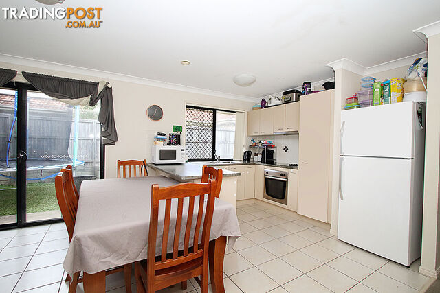 17 Elcock Ave CRESTMEAD QLD 4132