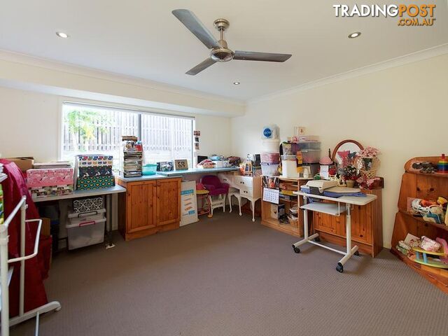 5 WILLOWOOD PLACE FERNVALE QLD 4306