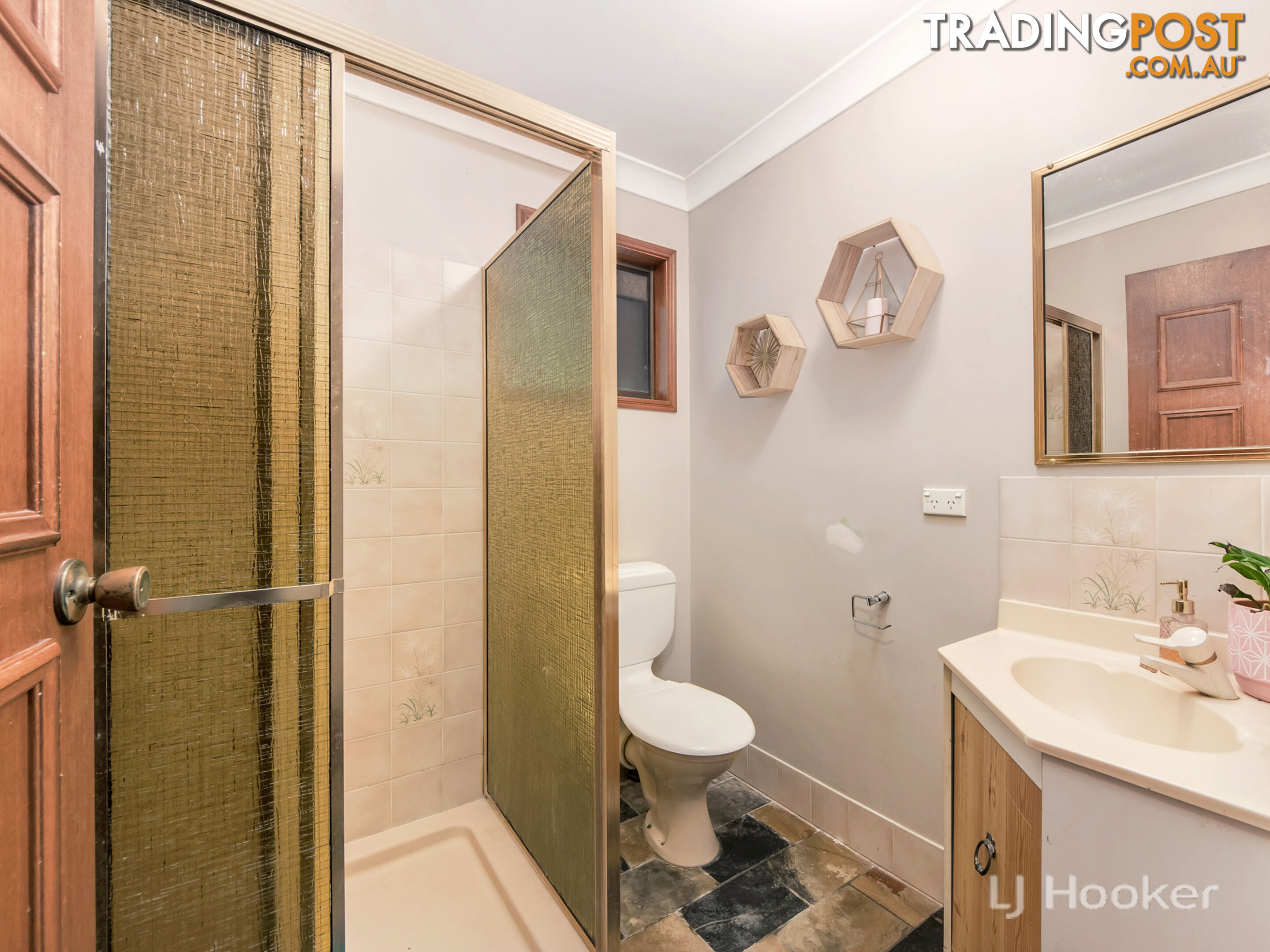 60 Caledonian Road THAGOONA QLD 4306