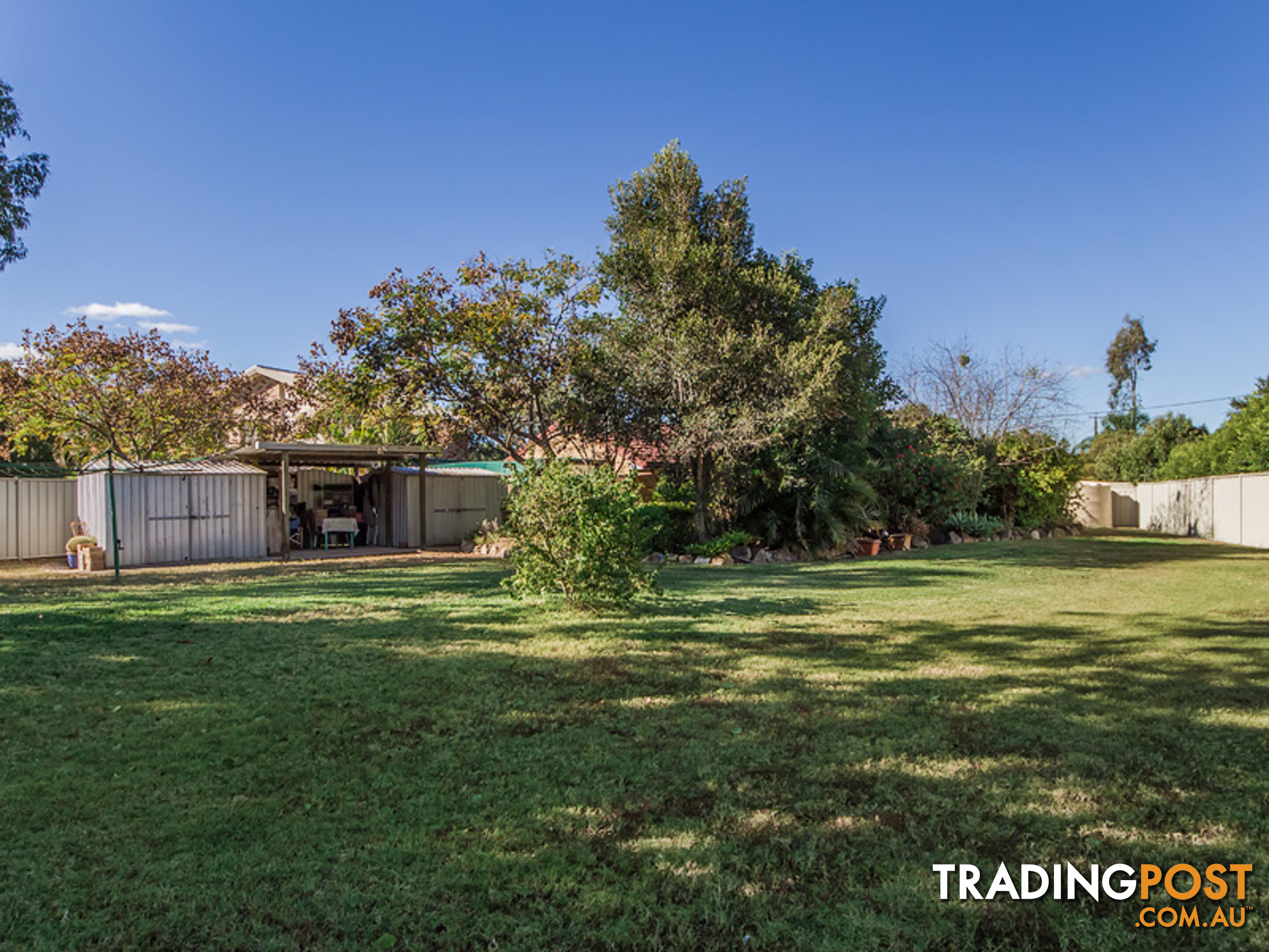 4 Macadamia ct WALLOON QLD 4306