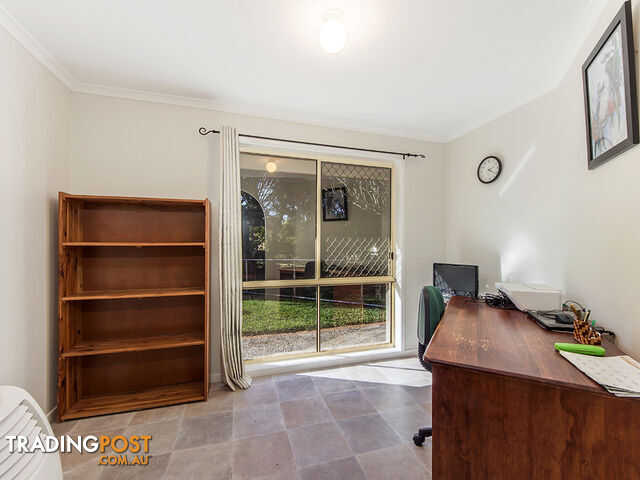 4 Macadamia ct WALLOON QLD 4306