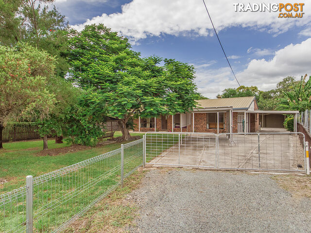 6 STOCKS LANE WALLOON QLD 4306