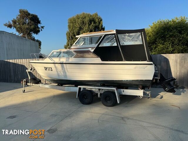 WHITLEY CLASSIC IN GREAT CONDITION IN BOARD OUTBOARD 20' 140HP SLEEPING CAB NEAT