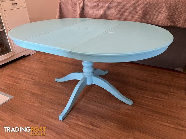 Round Extendable Dining Table - MUST SELL!!