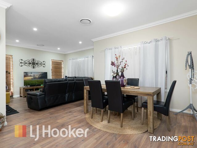 42 McGann Drive NORTH ROTHBURY NSW 2335 - photo 3 of 15